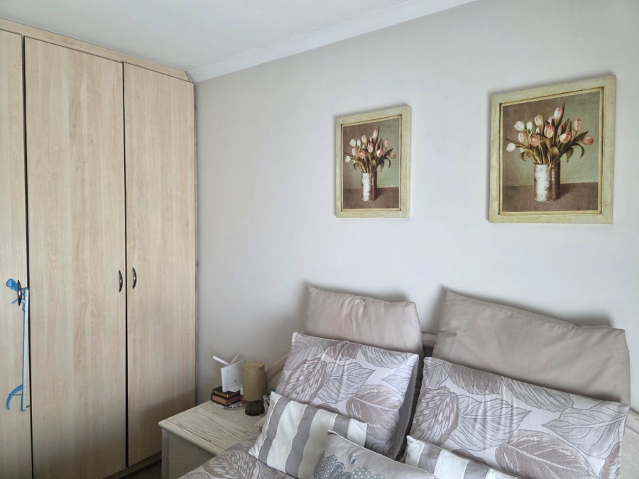 2 Bedroom Property for Sale in Langenhovenpark Free State